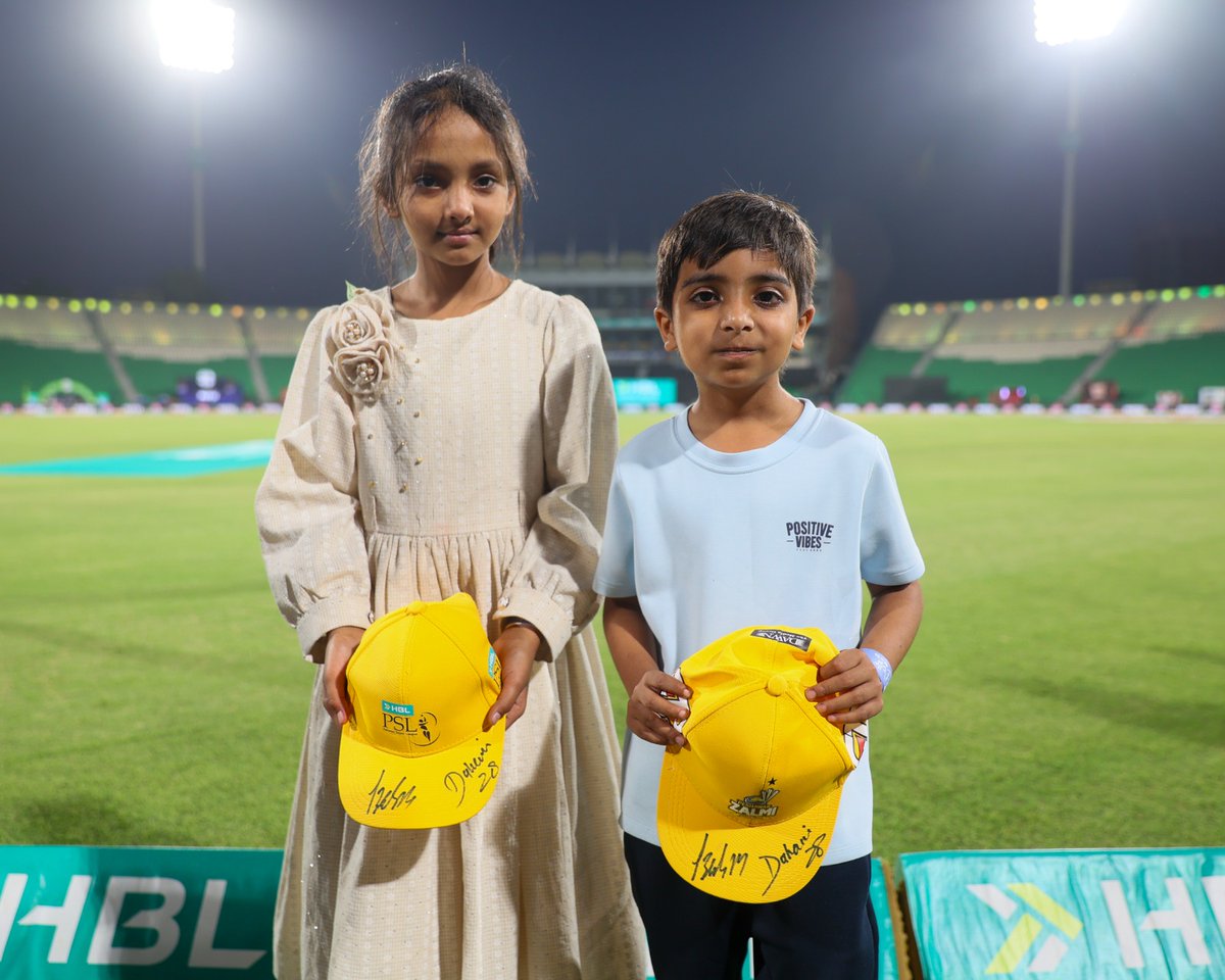 TheRealPCB's tweet image. For the brave hearts 💛

Standing beside every child fighting cancer, your courage inspires us, your strength moves us🎗️

#GoGold | #HBLPSL11 | #NewEra