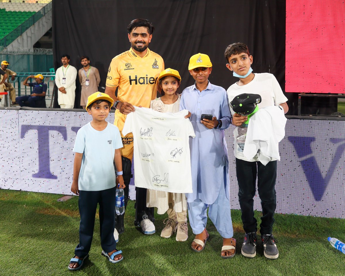TheRealPCB's tweet image. For the brave hearts 💛

Standing beside every child fighting cancer, your courage inspires us, your strength moves us🎗️

#GoGold | #HBLPSL11 | #NewEra