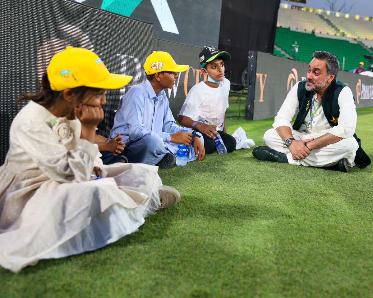 TheRealPCB's tweet image. For the brave hearts 💛

Standing beside every child fighting cancer, your courage inspires us, your strength moves us🎗️

#GoGold | #HBLPSL11 | #NewEra