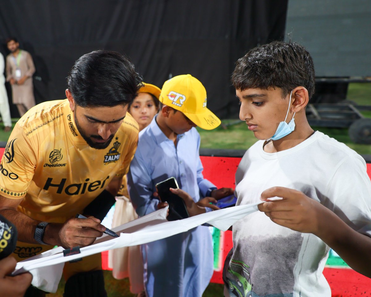 TheRealPCB's tweet image. For the brave hearts 💛

Standing beside every child fighting cancer, your courage inspires us, your strength moves us🎗️

#GoGold | #HBLPSL11 | #NewEra