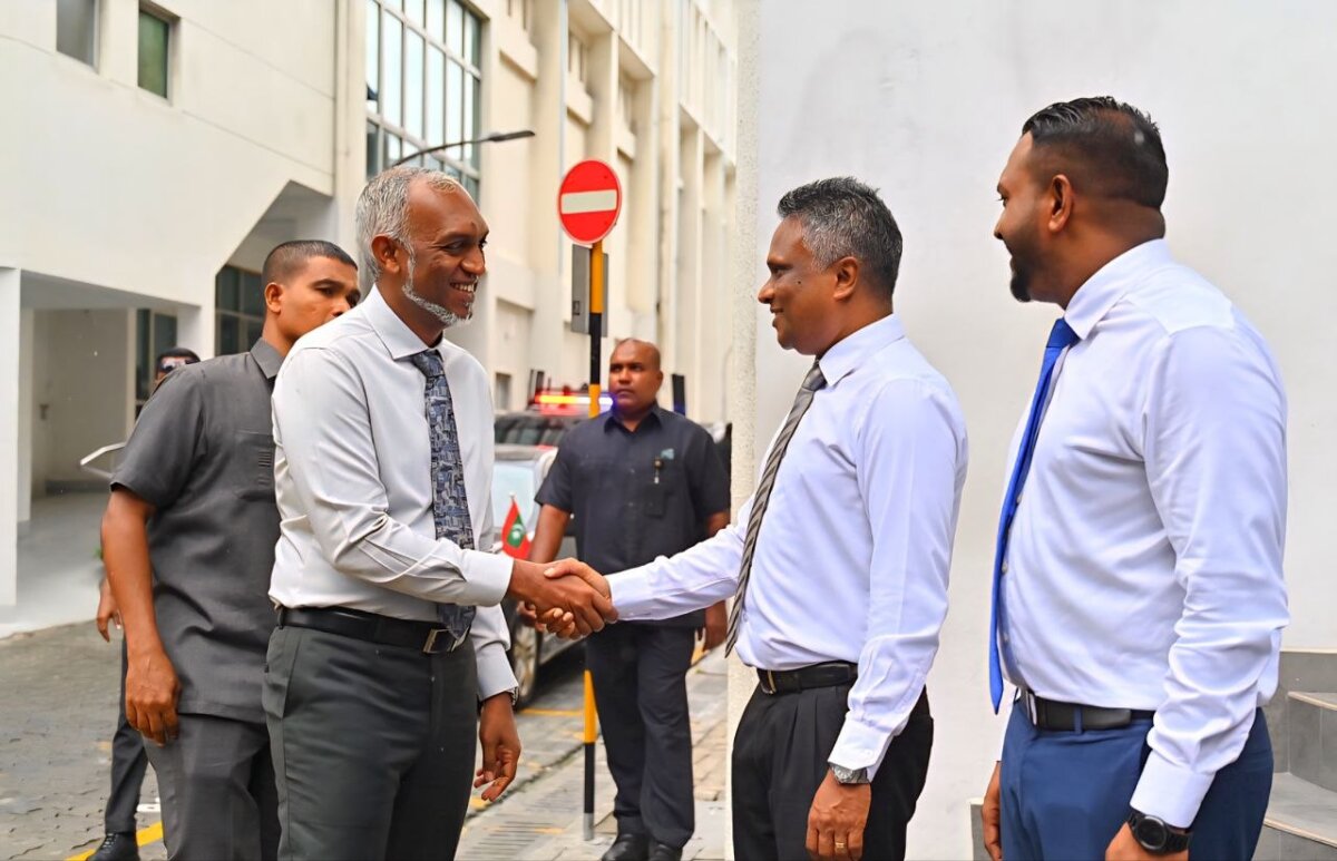 Mayor Azim Ah Dhin Hamalaa Raees Kuhveri Kuravvaifi dhelionline.mv/article/6607