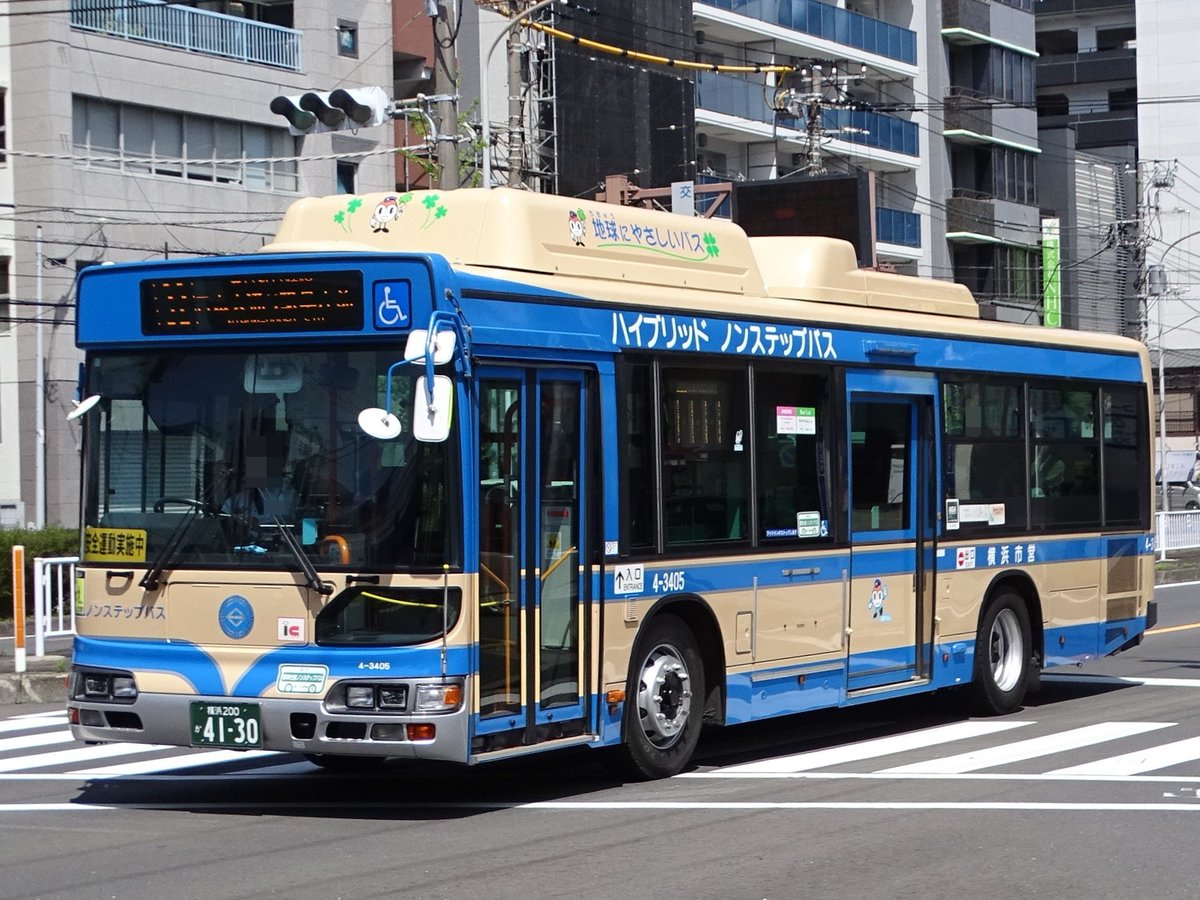 TakashimaExp2's tweet photo. 4/12(日)
P-HT風の復刻旧塗装が維持されている横浜市営バス4-3405号車。やっと予定が合い、数か月ぶりに撮影出来ました。
ブルーリボンシティハイブリッドの車体に実にマッチした旧塗装、車体自体の綺麗さも相俟って見応え抜群です。
実物を見ると、オーラや風格からして違うんですよね、この車...笑 https://t.co/c2TSC4Ild6