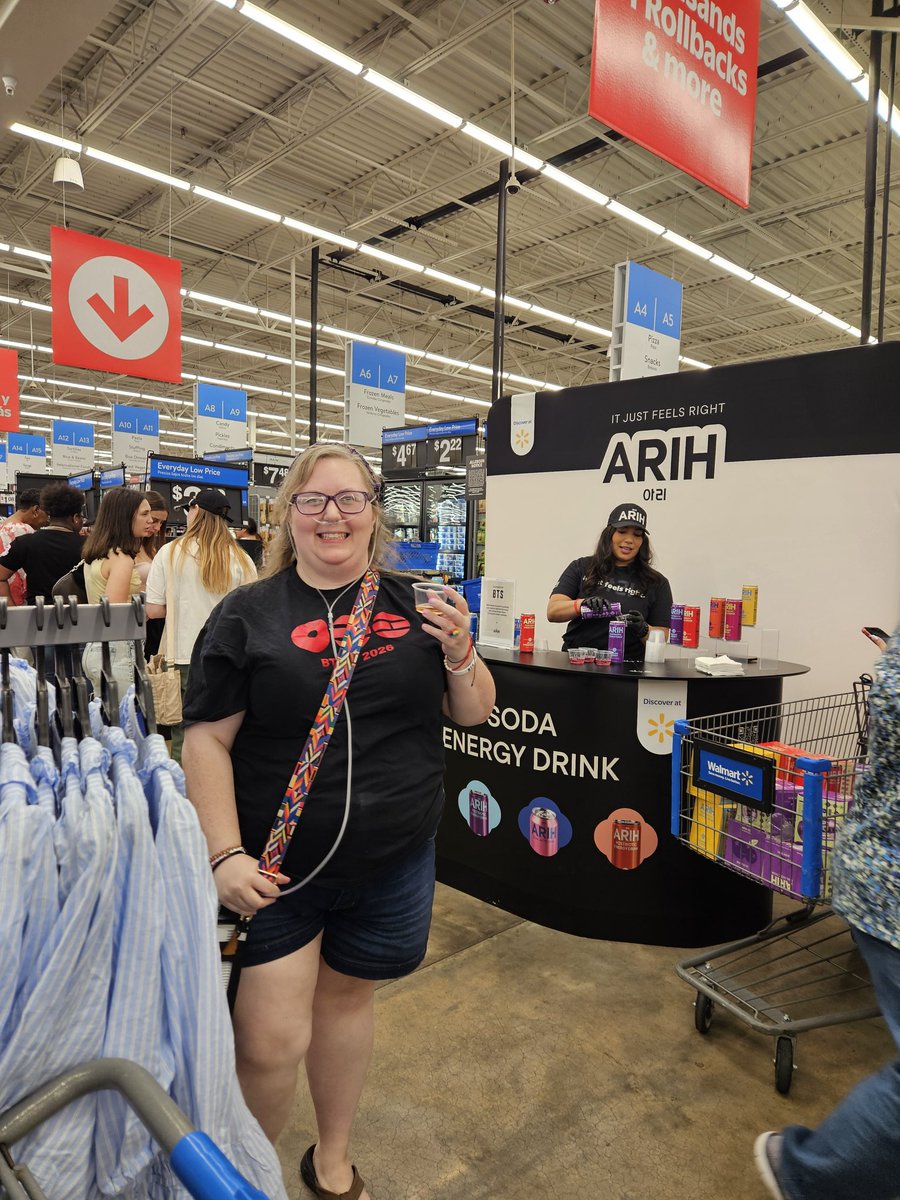LivLaughBTS's tweet image. Got to Walmart to try some of the ARIH drinks! They were so good! I need them all

Was able to get some noodles to try later also 🍜 

#ARIH #BTS #TAMPA