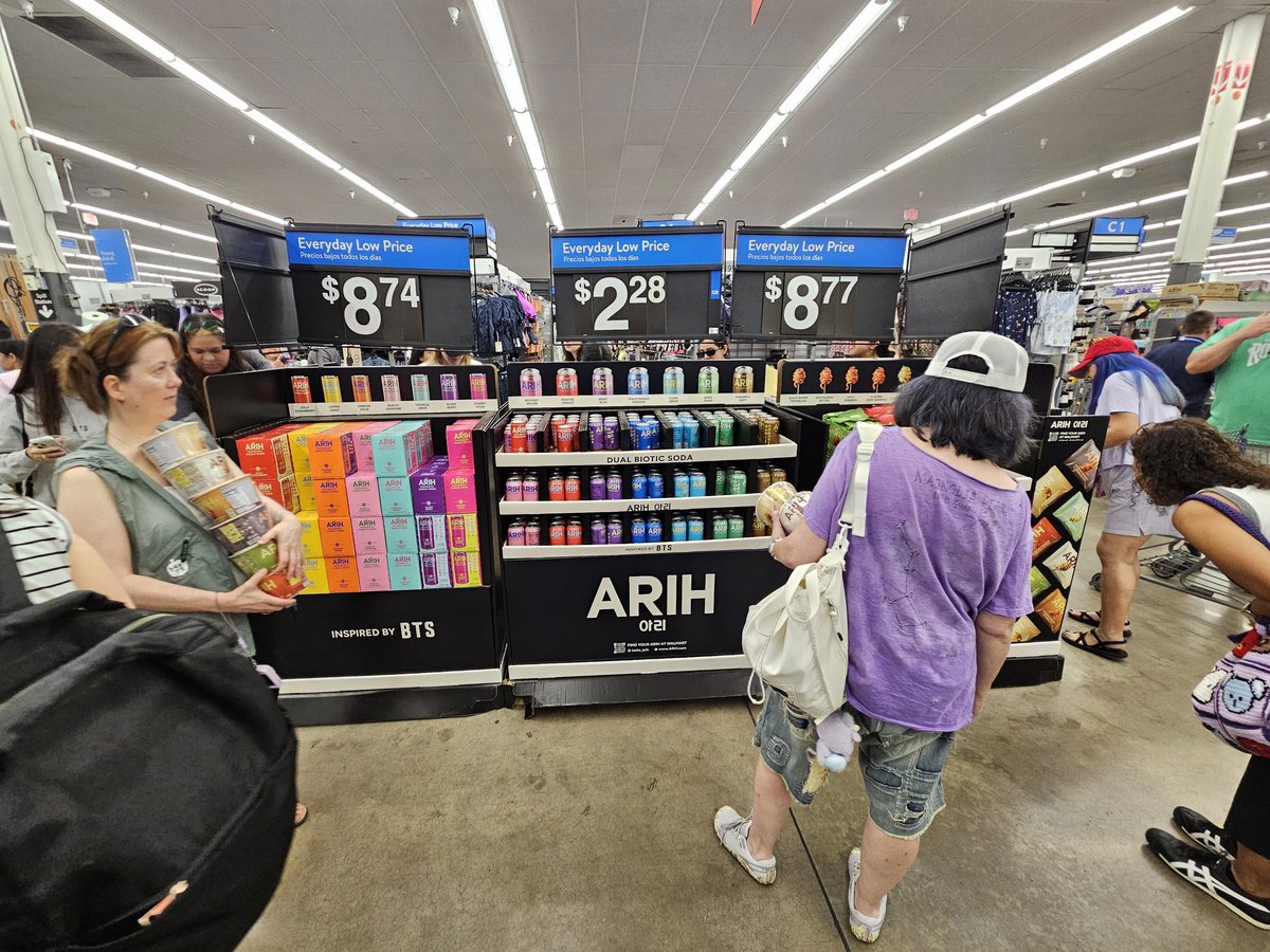 LivLaughBTS's tweet image. Got to Walmart to try some of the ARIH drinks! They were so good! I need them all

Was able to get some noodles to try later also 🍜 

#ARIH #BTS #TAMPA