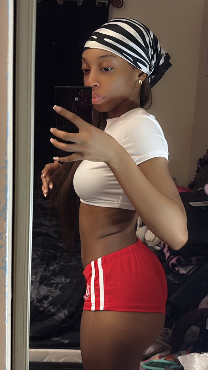 $𝐿𝐼𝑀 🍭 tweet media