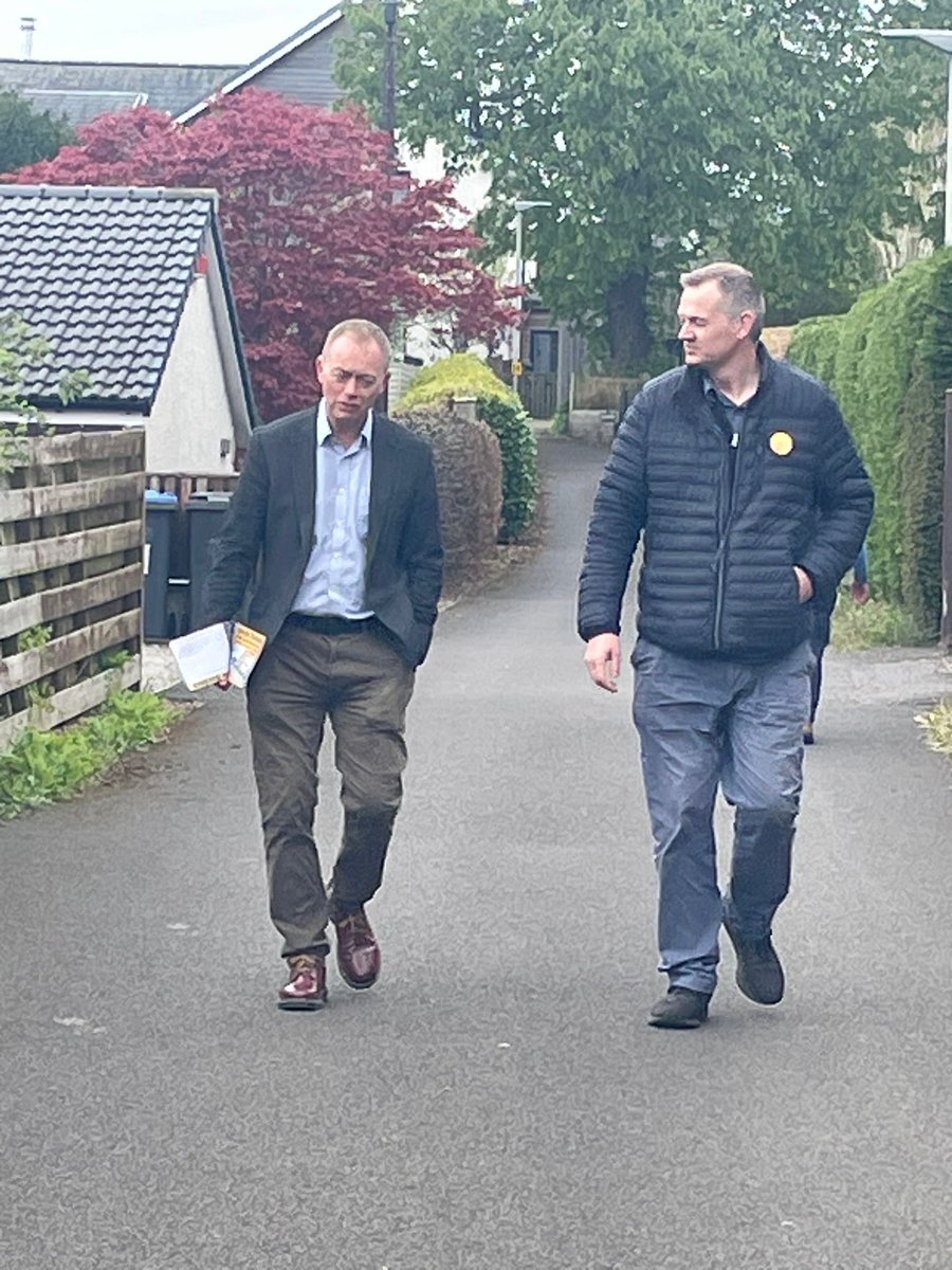 BordersRayLD's tweet image. great campaign day in #Melrose with a keen team - and lovely to have @timfarron join us too! Lots of good chats about the Peach Ballot which, wherever you are, will elect hard-working Liberal Democrats to Holyrood, like @DuncanLibDem 😀🔶