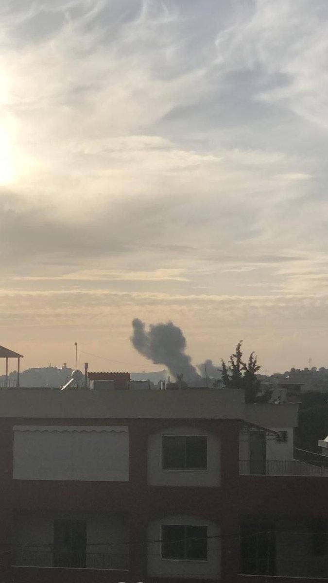 MarioNawfal's tweet image. 🇱🇧🇮🇱 Israeli airstrikes hitting southern Lebanon right now.

The "ceasefire" is 9 days old...