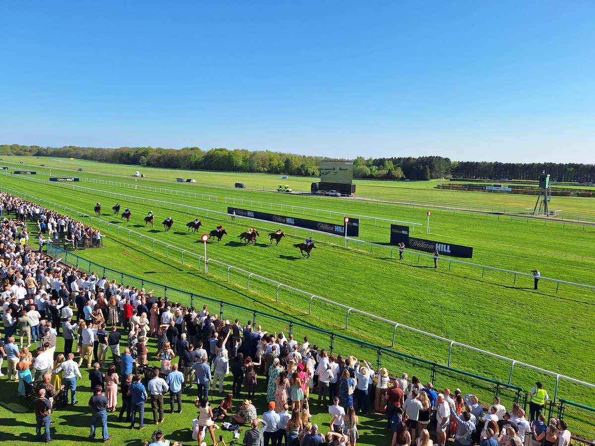 DavidB60553's tweet photo. Sunny day at Haydock at flat season opener.  No winners so far, lucky last to go. https://t.co/HsaIafupJk