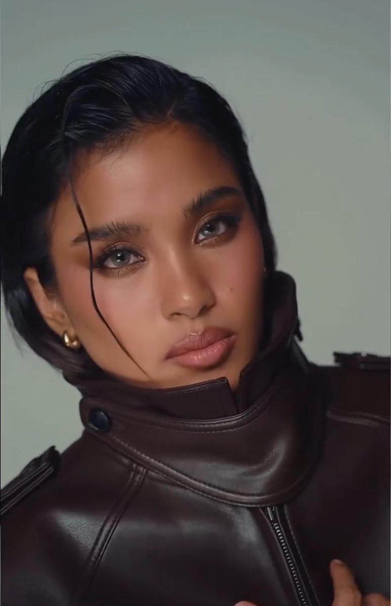 PangkatShuvee's tweet image. Muse energy: sealed. 

Thank you @yslbeauty for having @shuveeetrata 🖤✨  

#ShuveeEtrata | Shuvee Etrata