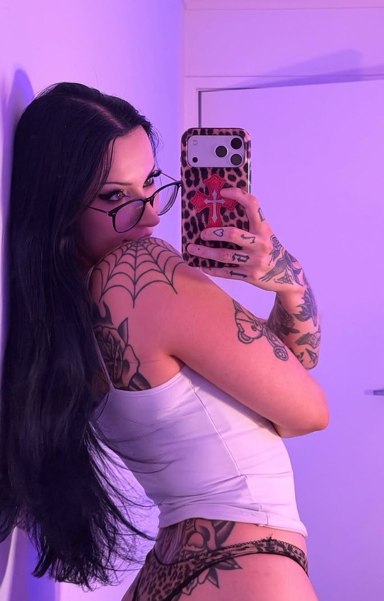 sel (@dailyselinak) on Twitter photo 