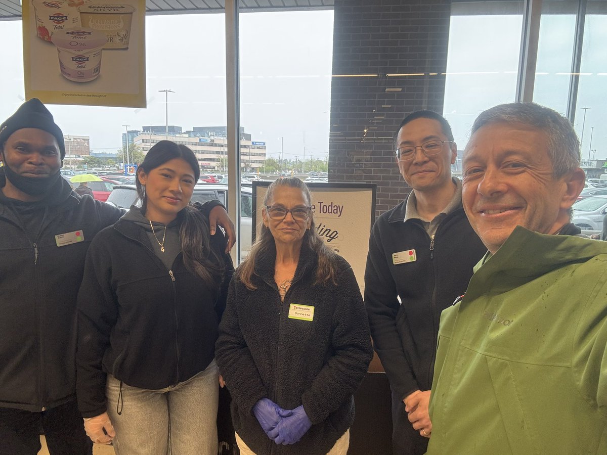 andrewsiff4NY's tweet image. Honored to be at @StopandShop in #Flushing #Queens it’s called feeding our families at a time when local pantries are truly in need.  #FOF, #FeedingourFamilies and #T47Ayuda #NBC4NY