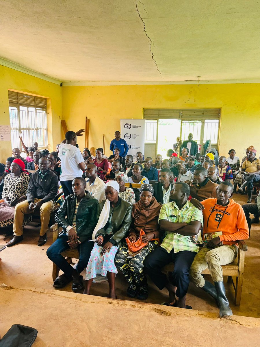 ict4farmers's tweet image. Participants took part in an Online Safety session focused on staying secure while using the internet. They learned how to protect personal information, create strong passwords, and recognize online scams. @MoICT_Ug @UCC_Official @UCC_ED 

#DigitalSkills #OnlineSafety