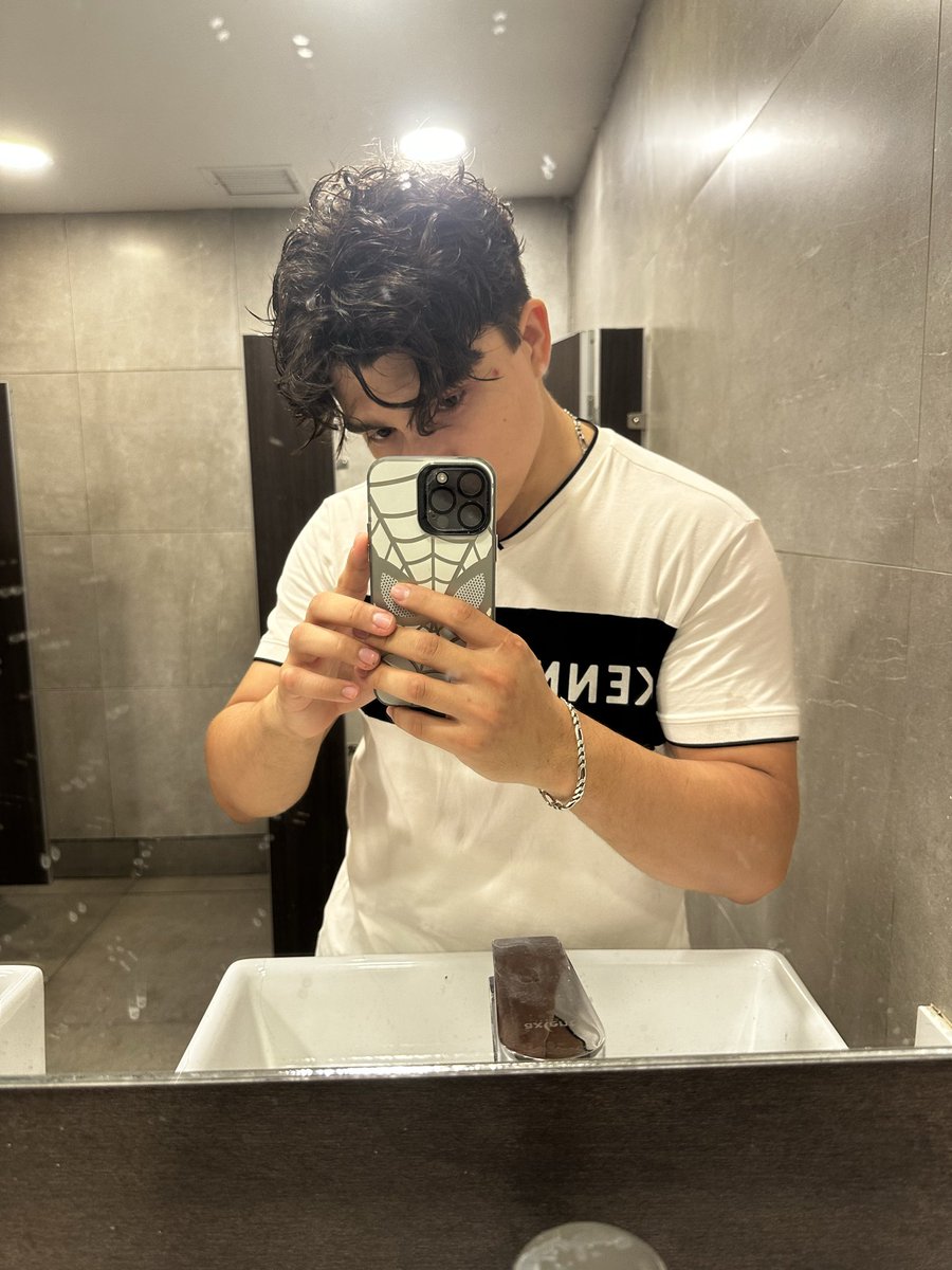 Adiós gorra, hola cabello ondulado