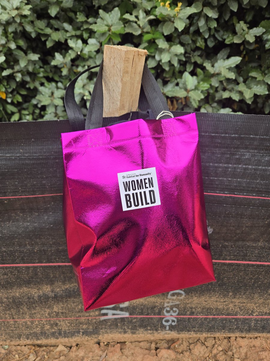 SoulSistaNatl's tweet image. Volunteering this morning at a Southern Cresent Habitat for Humanity Build.  #WomenBuild  #HenryCounty #WomenInConstruction