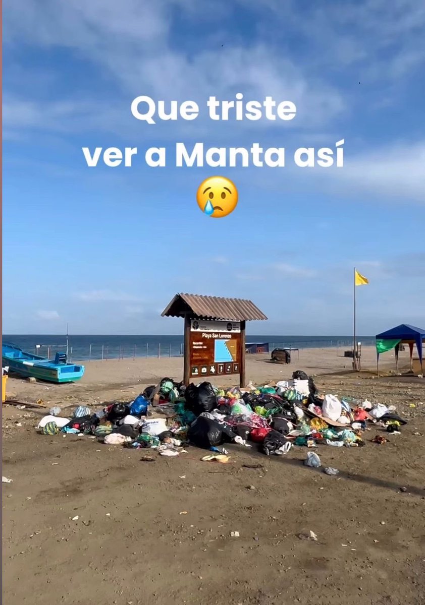 San Lorenzo es de la playas más bellas de
Manabi. Santuario de tortugas. Por Dios autoridades locales. 
Háganse cargo.