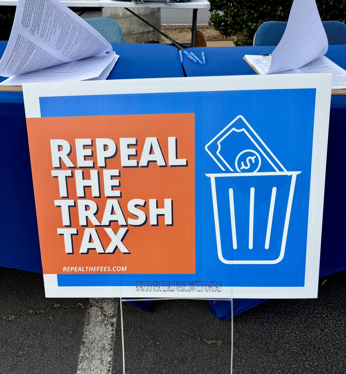 amyforsandiego's tweet photo. San Diego is in a budget hole, and instead of cutting waste, they’re making you pay for it with new trash fees.

That’s not smart government. That’s lazy, corrupt government.

Repeal the trash tax. Repeal the Balboa Park parking fees.

Stop punishing San Diegans for the city’s spending problem.

Come down today to Liberty Station, 9am -1pm and sign the petitions.

Corner of Perry Rd & Historic Decatur Rd.