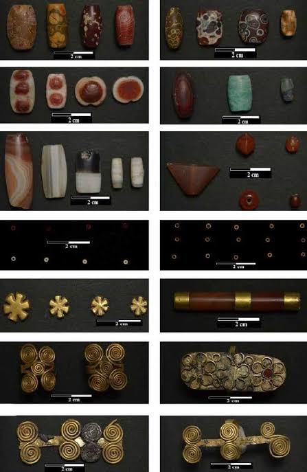 idjnyx's tweet image. Also, Cogwheel pendants and beads.

#SindhuSaraswati