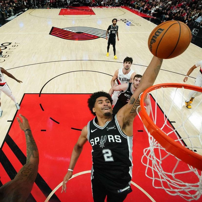 NBA_Legendary's tweet photo. MATCH TRÈS SOLIDE DU ROOKIE 👶

DYLAN HARPER A ÉTALÉ TOUT SON TALENT APRÈS UN DÉBUT DE SÉRIE TIMIDE

27 PTS 10 REB 📊
75% AU TIR 🎯
LA WIN A PORTLAND✅

ET CET ÉNORME POSTER 🤯 https://t.co/kC74AYY77y