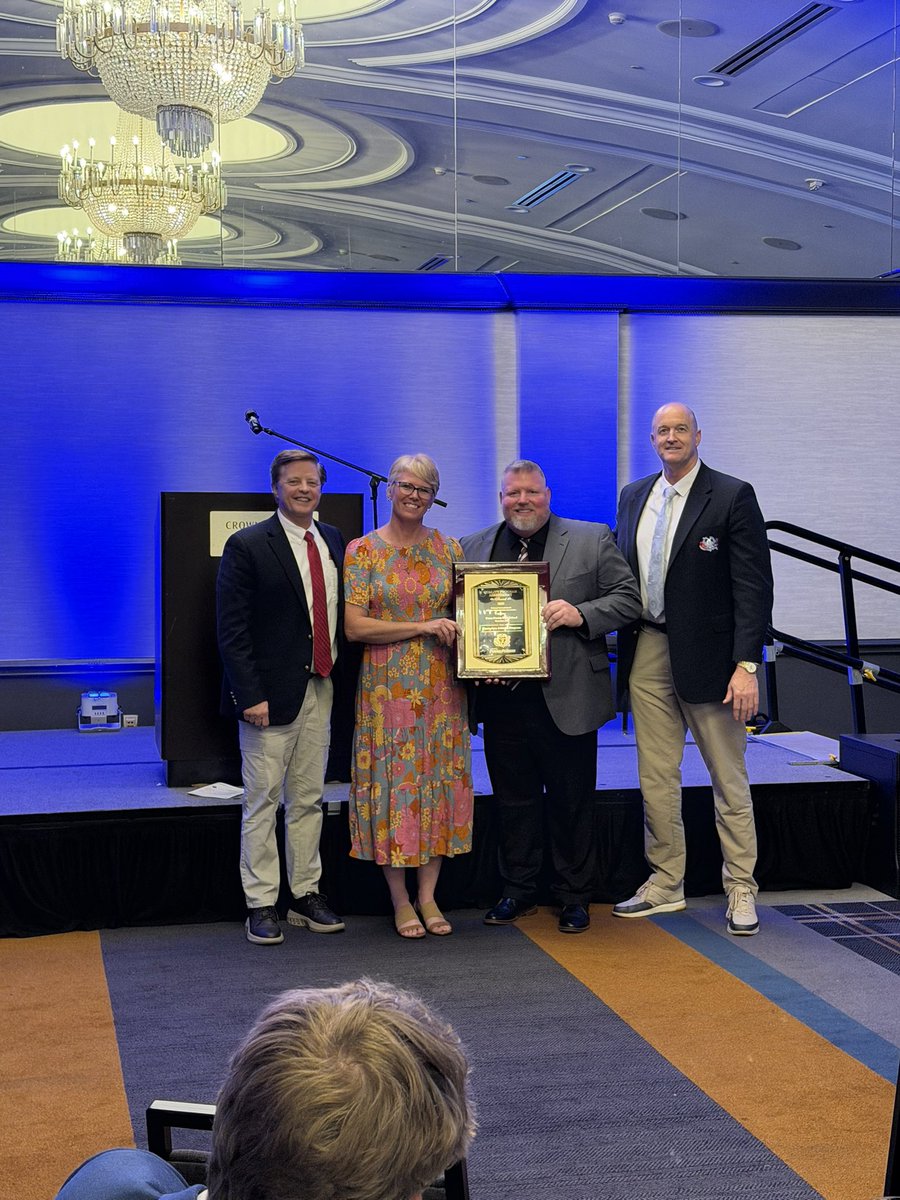 KAAA_KyAD's tweet photo. Under the leadership of @t_wesselman , CMAA, Athletic Administrator &amp; Megan Hearn, Assistant Athletic Administrator, Owen County High School has been honored with the prestigious Quality Program Award (QPA) from the between athletics, academics, and the community. @NIAAA9100 https://t.co/JYEdeVf5MX