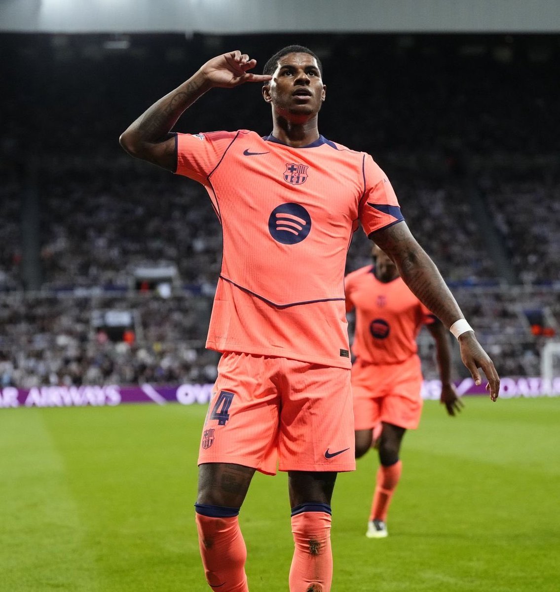 Tobs_fc's tweet photo. Whenever he wears the orange kit, he automatically turns to Lionel Messi. 

Thank you Marcos Rashford. 😭❤️ https://t.co/M0XJqxueRW