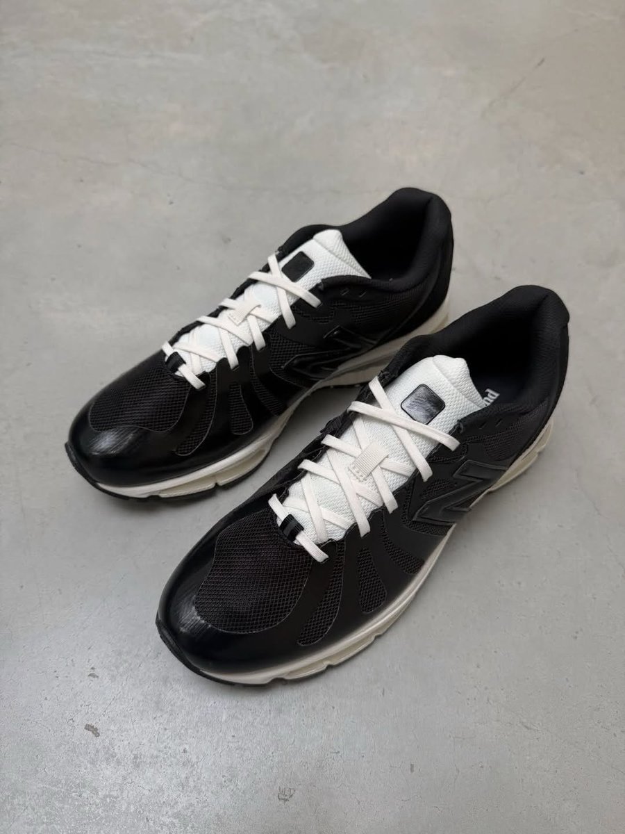 JustFreshKicks tweet media