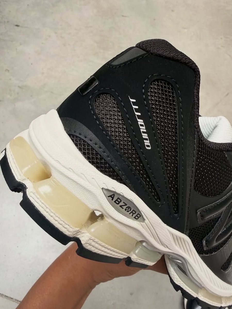 JustFreshKicks tweet media