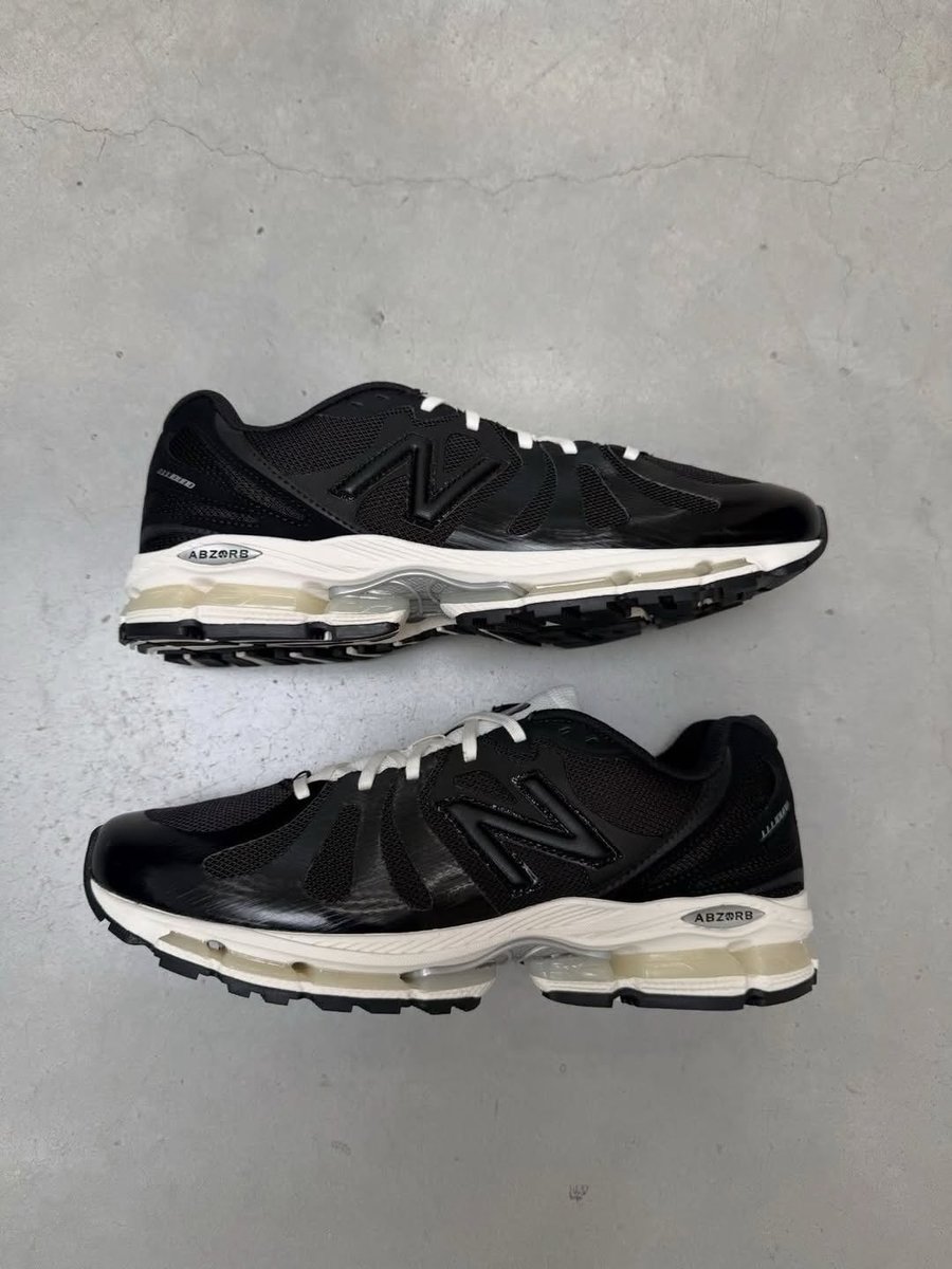 JustFreshKicks tweet media
