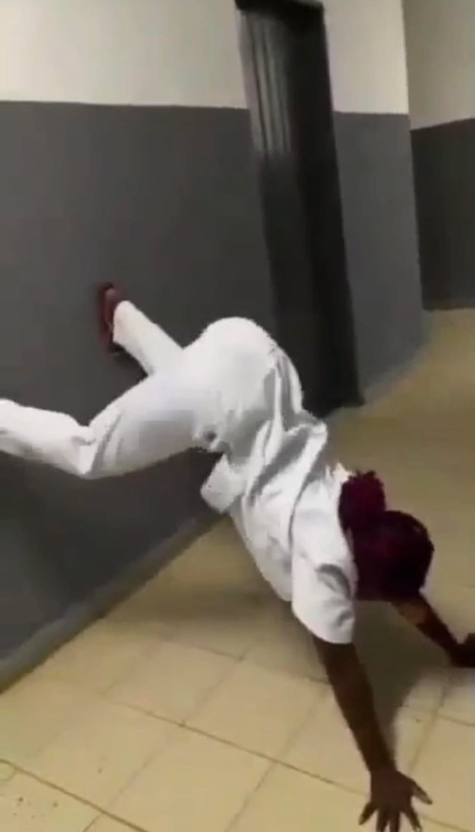 Ebaiyanictabi's tweet image. Bokito CMA nursing staff in the central region have transformed the premises into a mapouka room! This is the reason why when the Minister of Health of Cameroon suffers from a panaris in his finger, he flies to the American hospital in Paris, France.
#cameroon