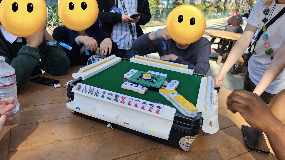 RunsWithKniefs ➡️ Fanime tweet media