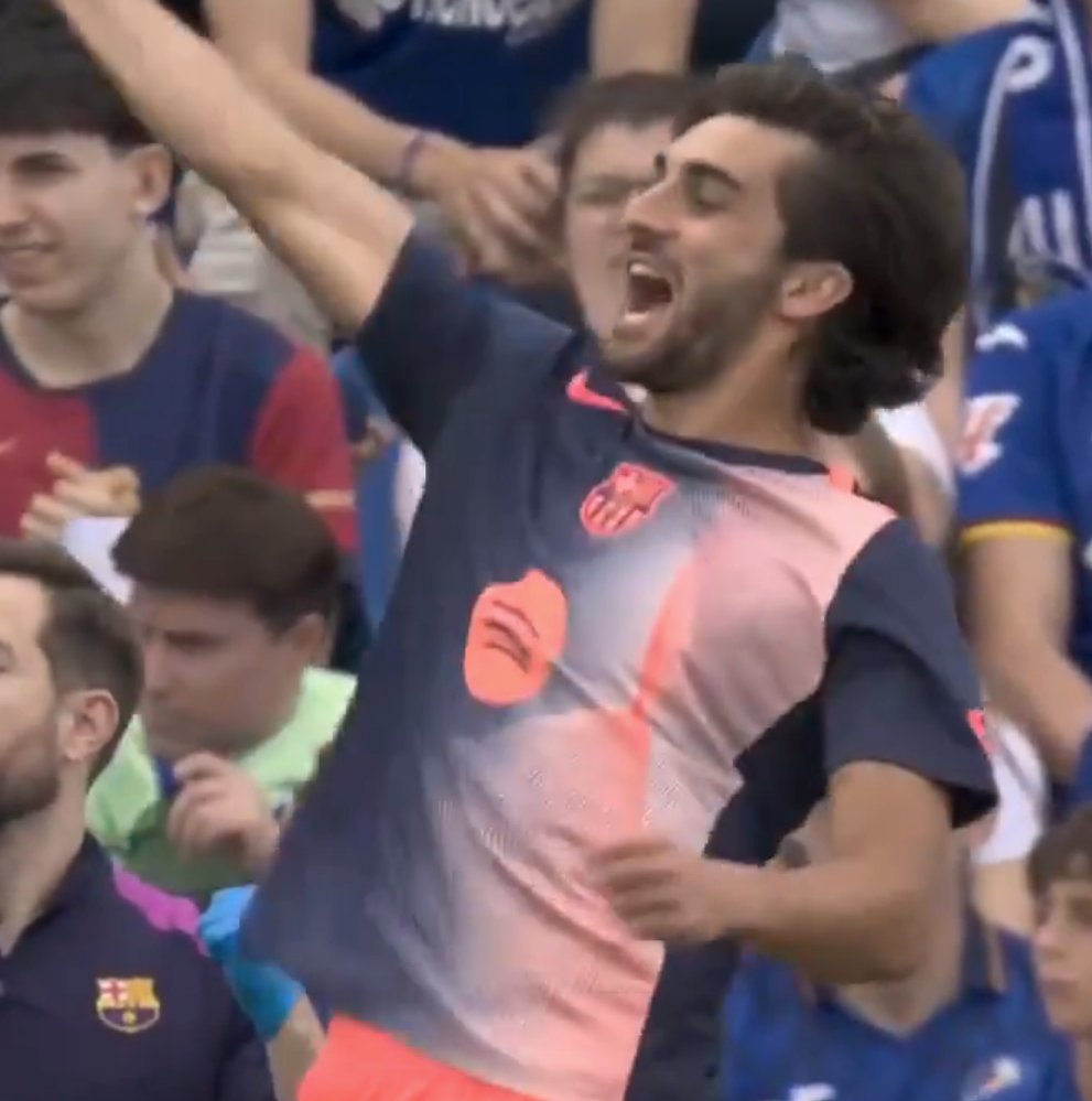 Ferran Torres' reaction to Rashford's goal. ❤️