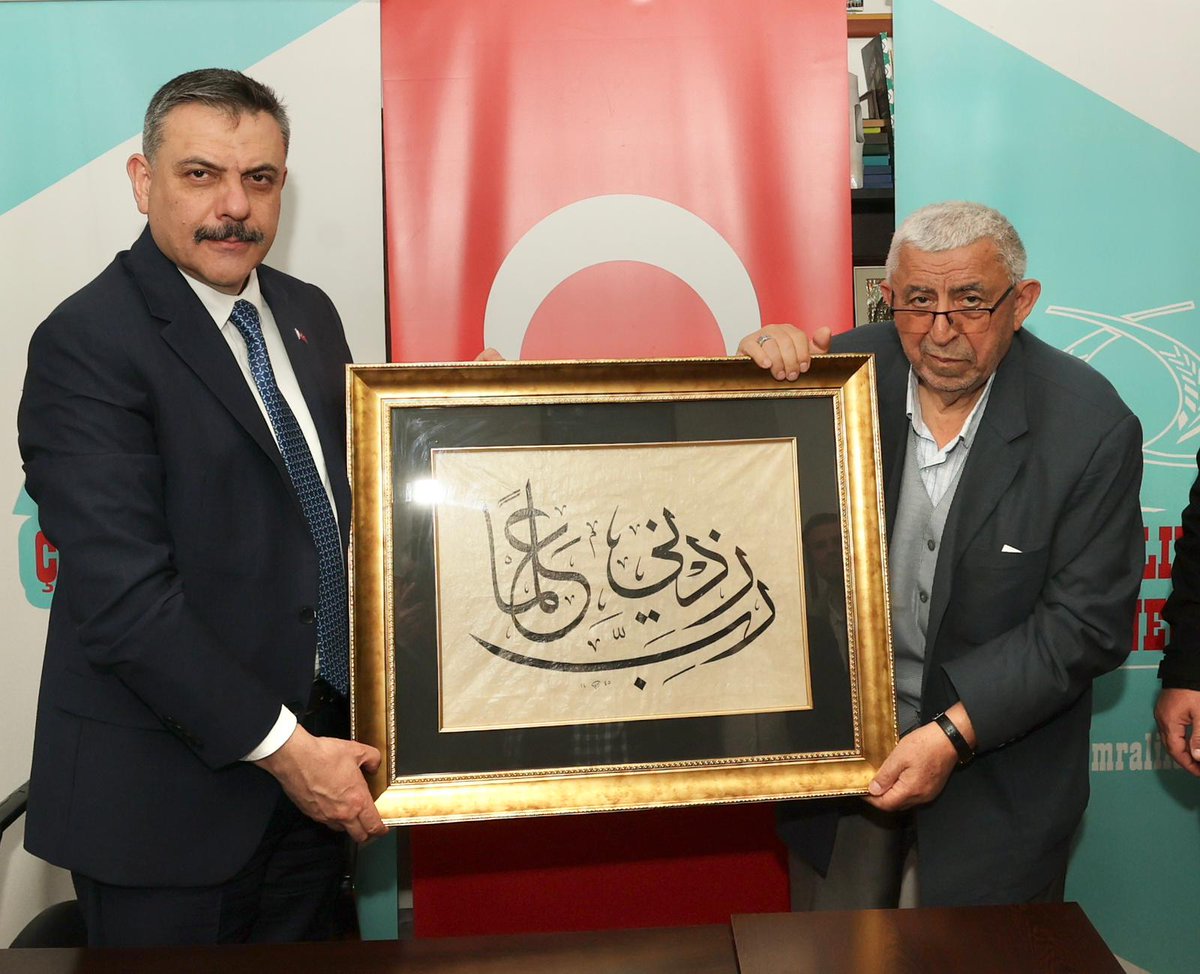 cumrader's tweet photo. İçişleri Bakanımız kıymetli Hemşehrimiz Sn. Mustafa Çiftçi'yi dernek merkezimizde ağırlamaktan duyduğumuz mutluluğu siz değerli takipçilerimiz ile paylaşmak istedik.

#Çumrader
@mustafaciftcitr 
@TC_icisleri https://t.co/bjUacQyndL