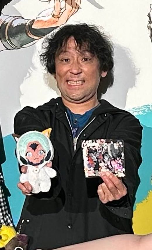 cakeyquake's tweet photo. WE GOT TO MEET SOKEN!!!! pls look at him holding eistera im lmao #ffxiv https://t.co/cGTQ9r0wHq