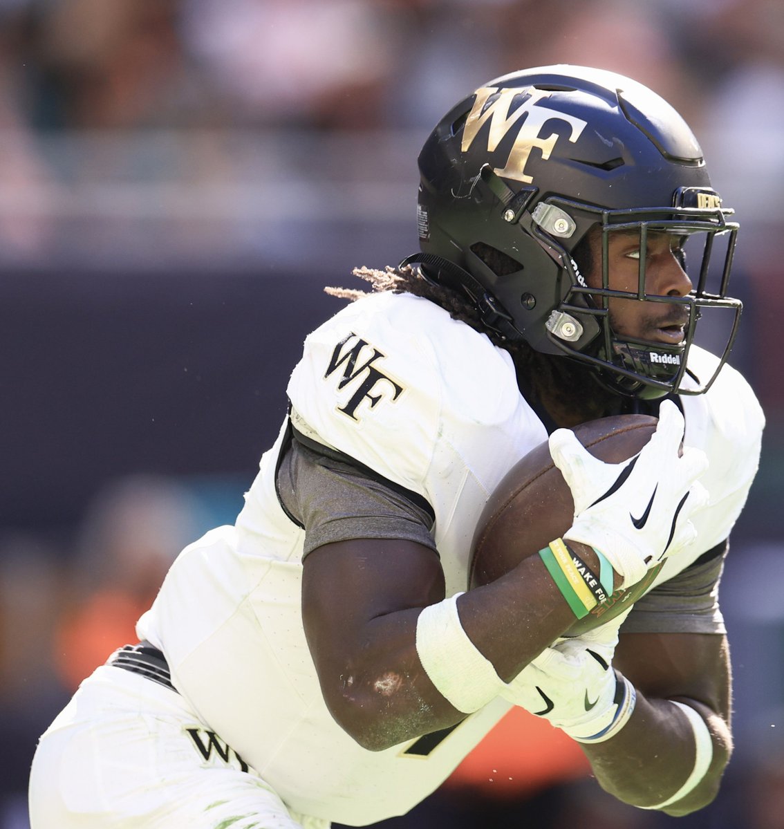 vikingzfanpage's tweet image. The Minnesota #Vikings are trading up to pick 198 and selecting Wake Forest RB Demond Claiborne.