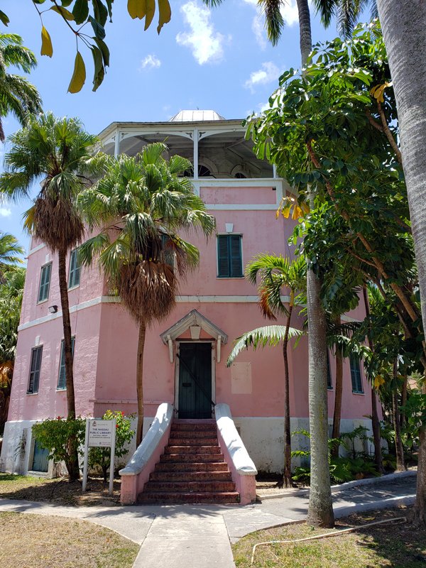 NativeStew's tweet image. The Nassau Public Library and Museum: From Captivity to Knowledge

Housed in a vibrant pink, octagonal structure that once served as a colonial prison.

Read: nativestew.com/2026/04/the-na…

#Nassau #public #museum #library #books #education #learn #history #architecture #prison