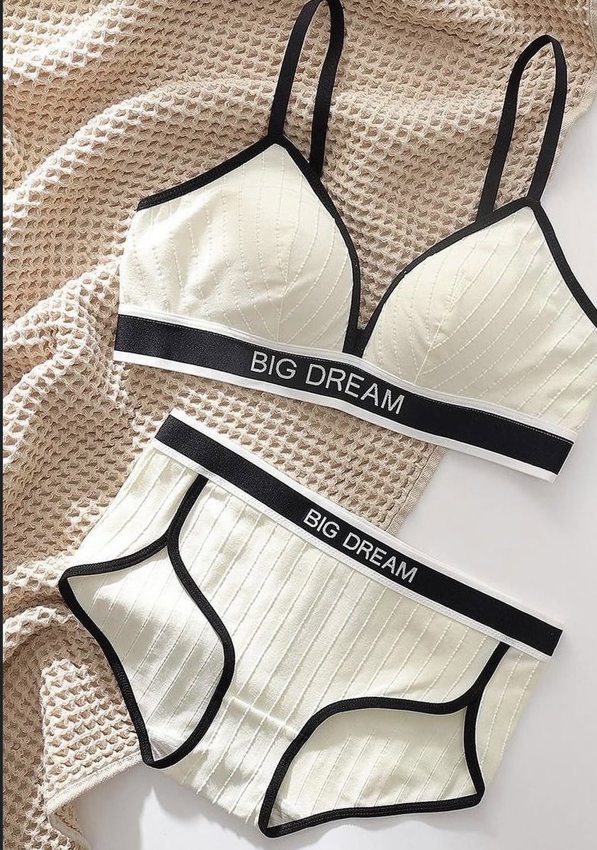 saragolqq tweet media