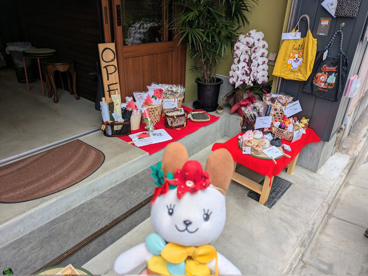 BradKicchi's tweet image. 4/1(水)〜30(木)  根津神社にて「文京つつじまつり」開催中

オススメのお土産 第3弾は、《根津オリジナルステッカー》です。
コチラも根津神社さん表参道 根津1丁目【濱島商店】さんで販売されてます。というかココでしか手に入らないグッズです⛩️🌺

#谷根千