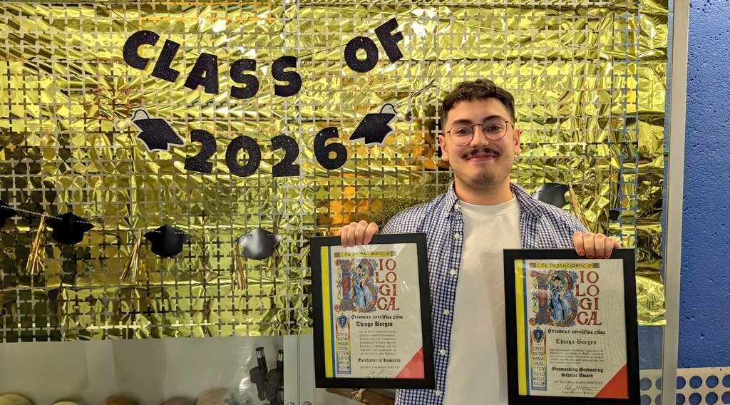 snickclunk's tweet photo. Springtime is graduation &amp; celebration time! 🥳 We are so proud of Lee lab senior Thiago Borges, who won the Outstanding Scholar AND Excellence in Research awards from @UML_Biology 🙌🙌🙌 https://t.co/Rl0haMpHon