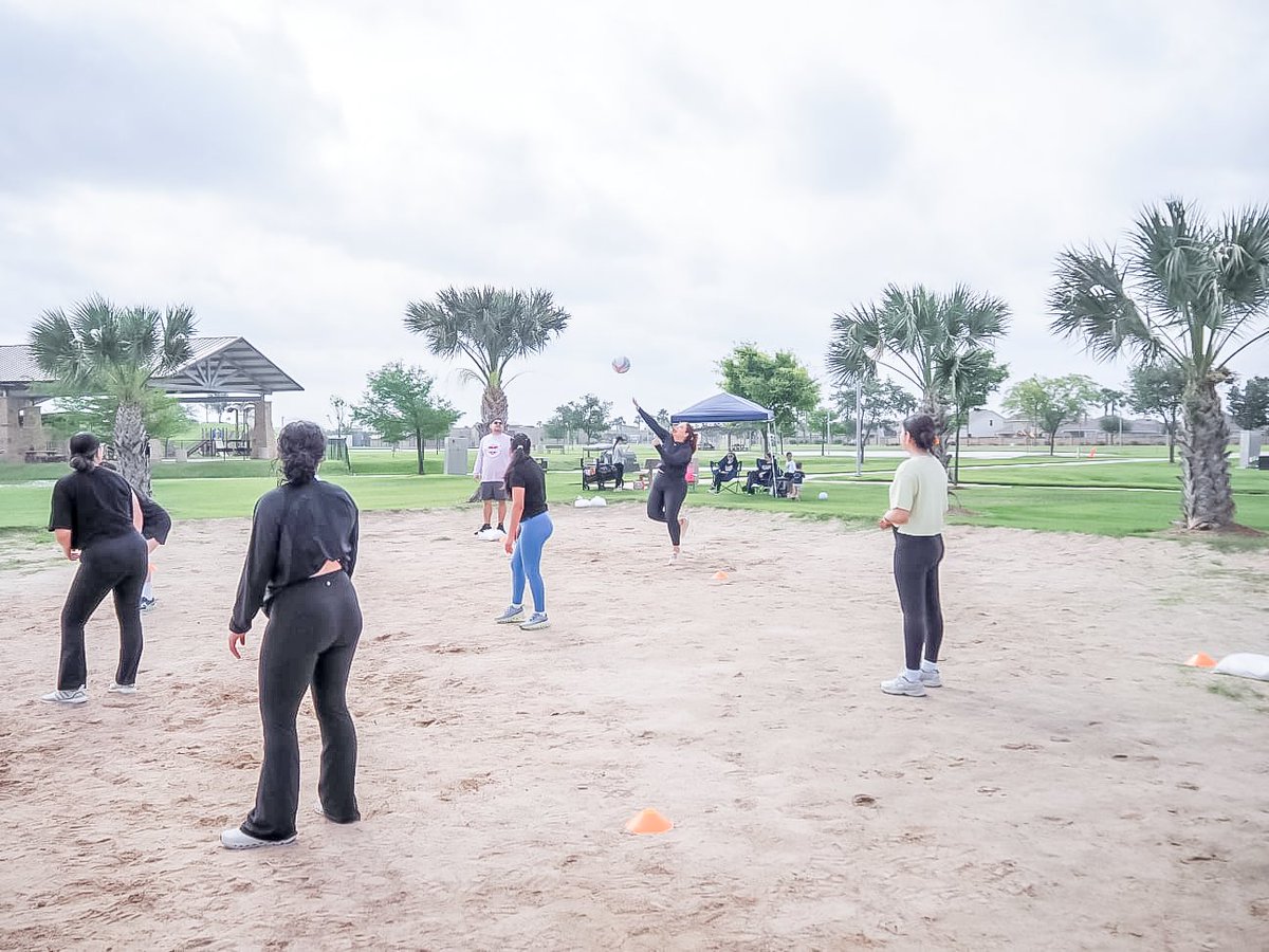 stxhealthsystem's tweet image. Employees from #STHSEdinburg &amp;amp; #STHSChildrens competed for bragging rights &amp;amp; a trophy this past weekend. The day showcased an impressive display of #strength, #speed &amp;amp; #teamwork, with 8 teams battling it out through intense rallies filled with bumps, digs &amp;amp; spikes.