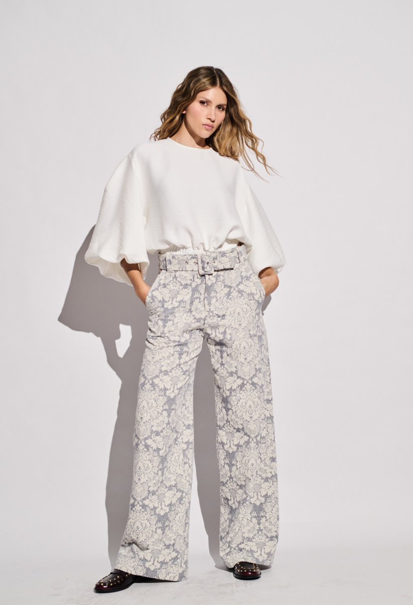 argemiro_sierra's tweet image. Pantalón en Jacquard floral en tonos azul y gris, blusa ivory, look para un sábado relax sin perder el estilo ! 
argemirosierra.com
#Moda #Fashion #Vogue #Colombia #Medellin #trend #Trending