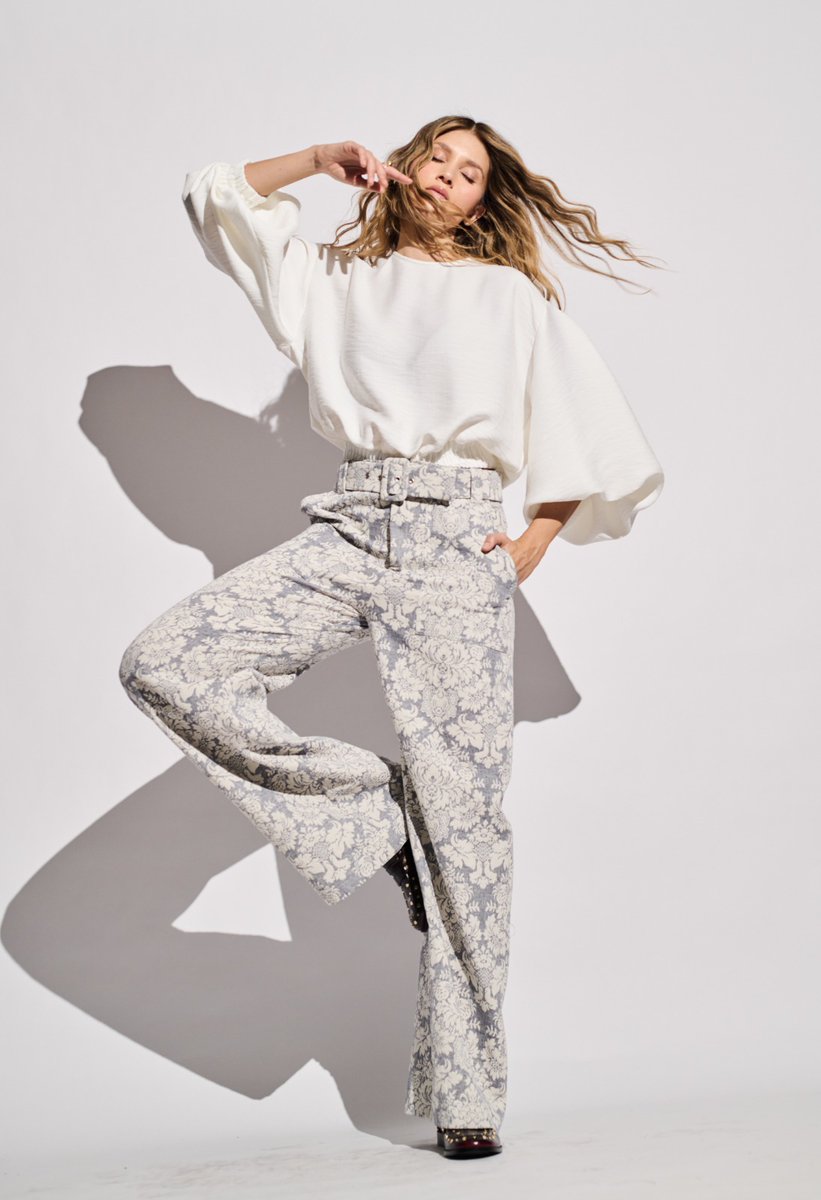 argemiro_sierra's tweet image. Pantalón en Jacquard floral en tonos azul y gris, blusa ivory, look para un sábado relax sin perder el estilo ! 
argemirosierra.com
#Moda #Fashion #Vogue #Colombia #Medellin #trend #Trending