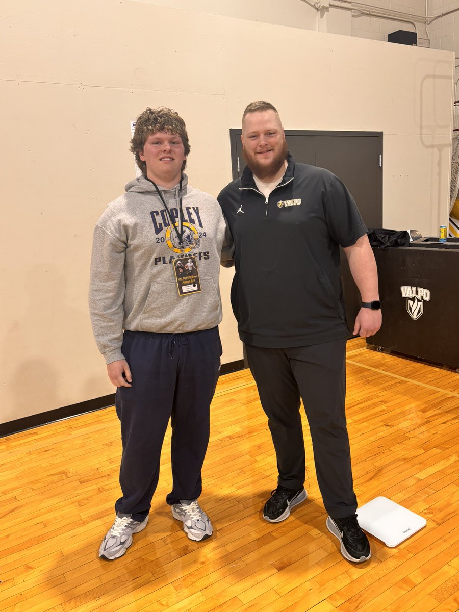 nikolasenberg's tweet photo. Had a great time watching the spring game in Valpo, thank you @CoachBusch78 for the invite and the talk aswell as @CoachNank and @CoachWaddle. Can't wait to be back!

@CoachKrom12 
@CoachGresh_ 
@DaleRodick https://t.co/HRuqBKt0ZK