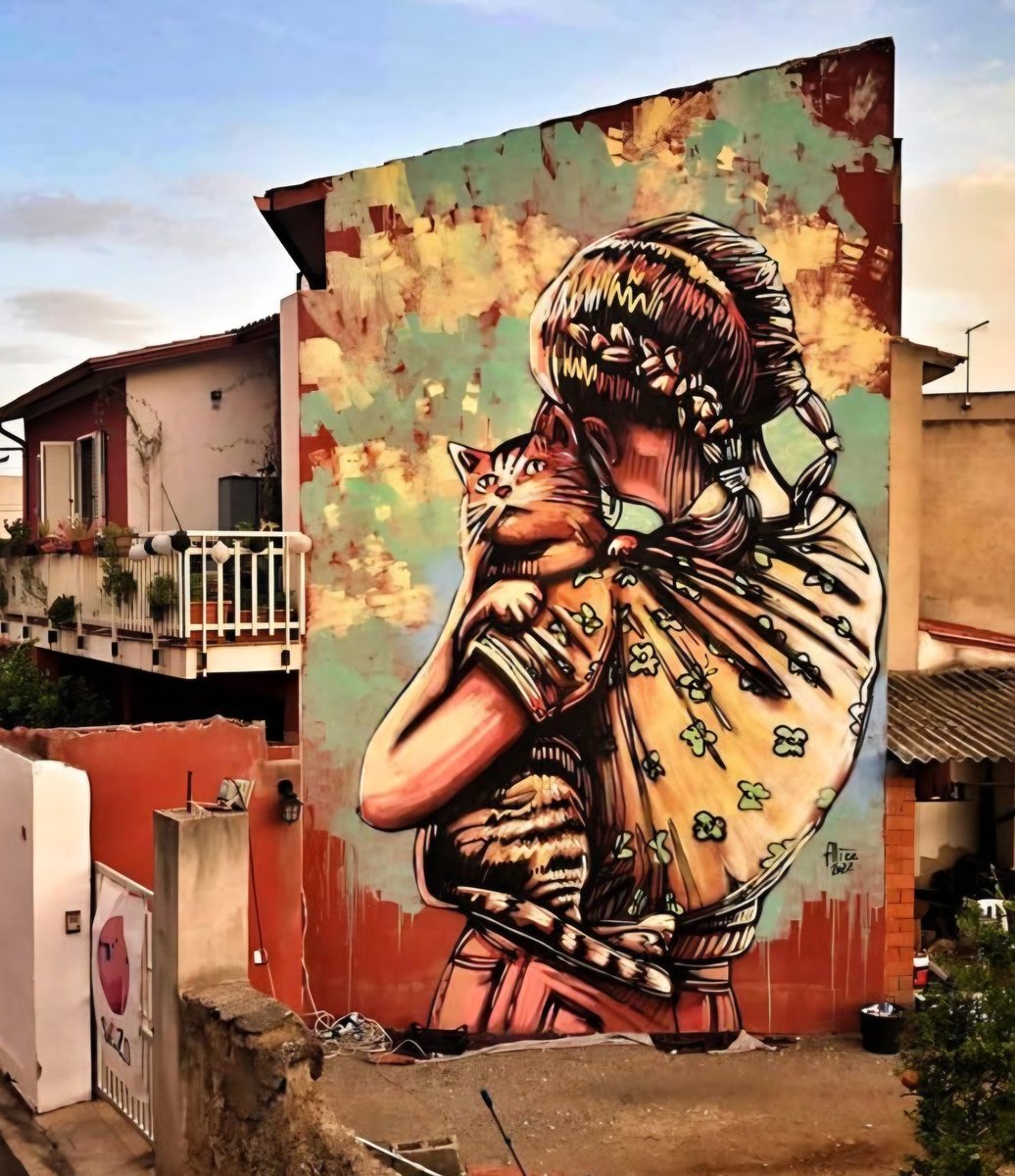 nouatre's tweet image. #streetart. #urbanart. #mural 
By : Alice Pasquini