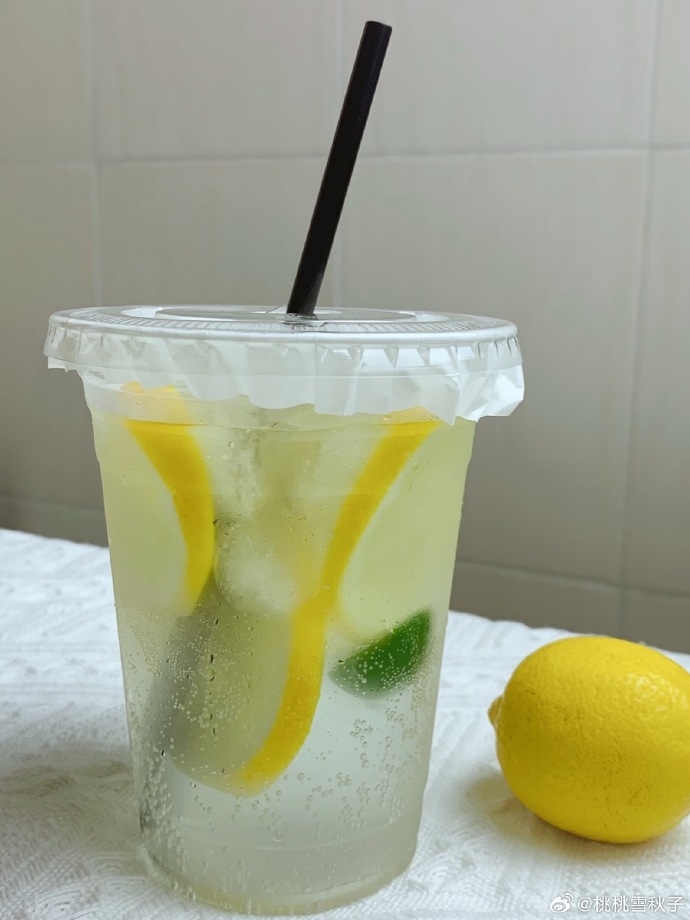 WhoAreYouGuys's tweet image. " 5-Minute Mango Fizz   Blend 1 ripe mango +  cup coconut water, top with sparkling water u0026 a mint sprig. Cool, creamy, u0026 100% refreshing—perfect for sunny days!   #QuickBeverage #MangoLover"