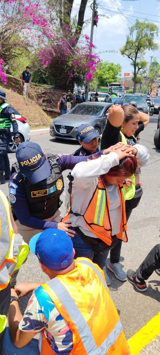 TN23NOTICIAS's tweet image. 🔴ATENCIÓN | Autoridades correspondientes  realizan un operativo multidisciplinario en los alrededores del Zoológico La Aurora, #zona13 capitalina.

El operativo se desarrolla en coordinación con la Fiscalía de Delitos contra turistas extranjeros  del #MP, con la finalidad de