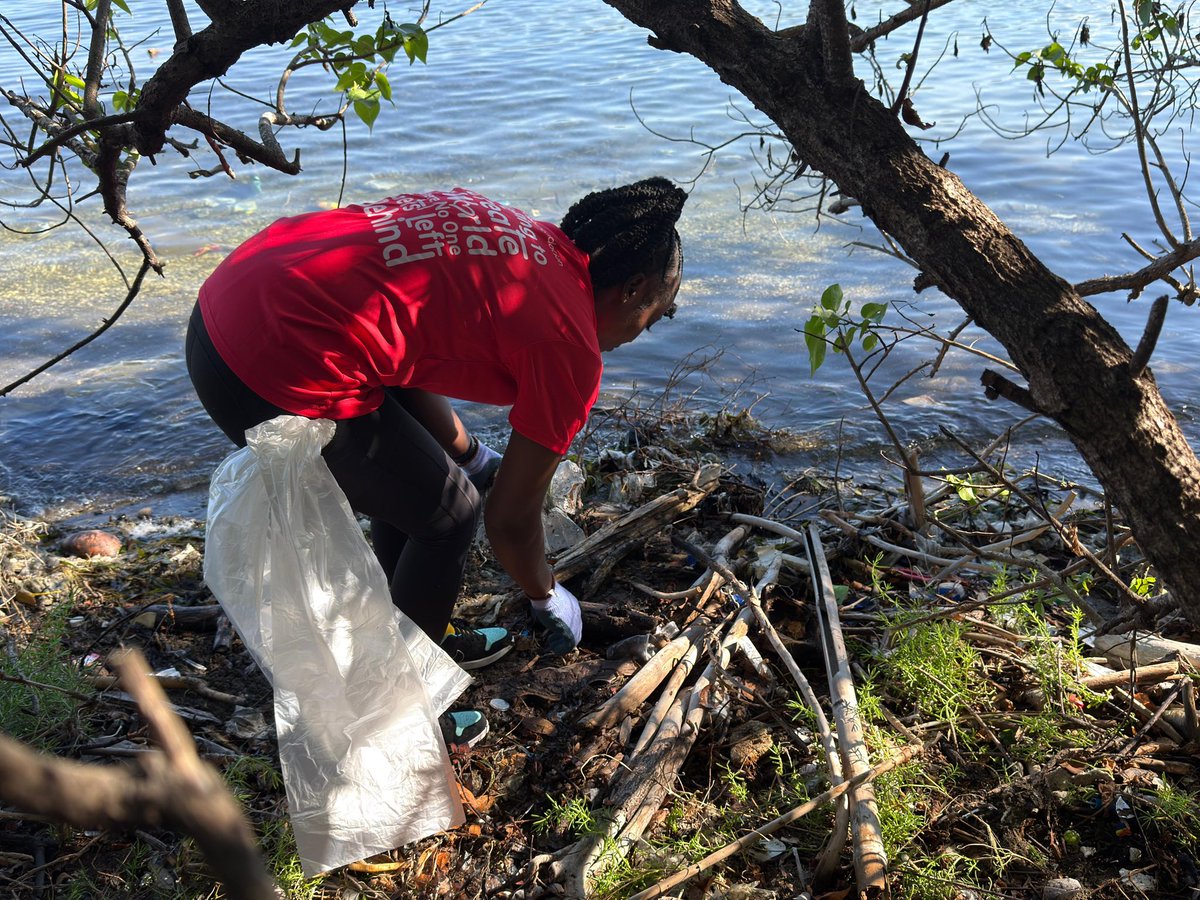 DigicelFdnJA's tweet photo. Bright and early this morning, our Digicel Foundation volunteers joined the team from GraceKennedy Group and the Kingston Harbour Cleanup Project at Gun Boat Beach in Kingston for a powerful coastal cleanup effort. https://t.co/c0XJxIdr2p