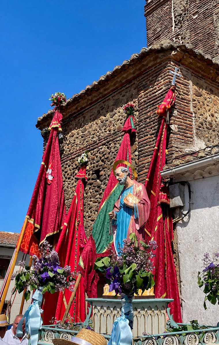 BorjaBarba's tweet image. De romería para airear al santo. 
Barrios de la Vega, #Palencia