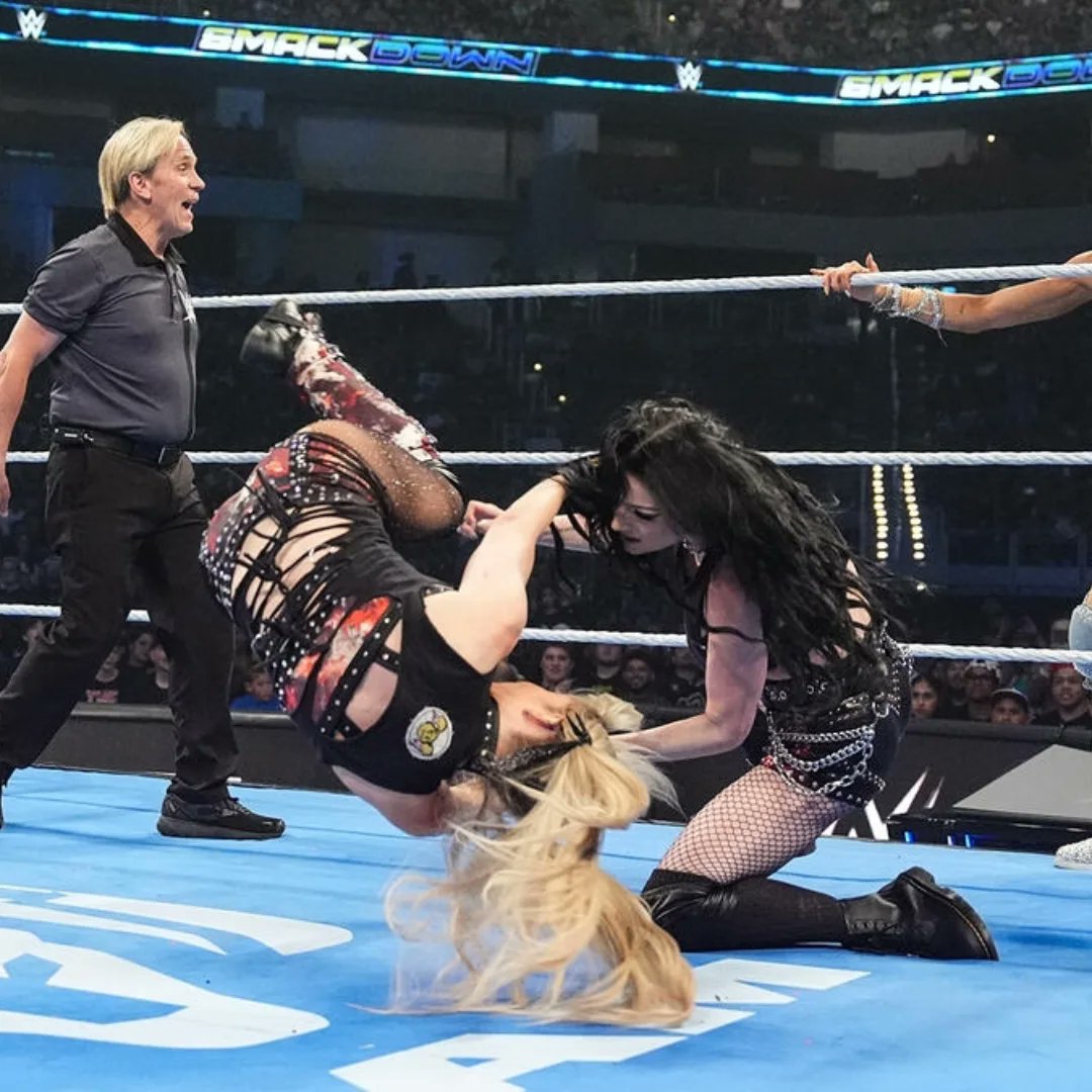 Bruh, the ads didn't let us to watch this paige / Alexa moment on Smackdown