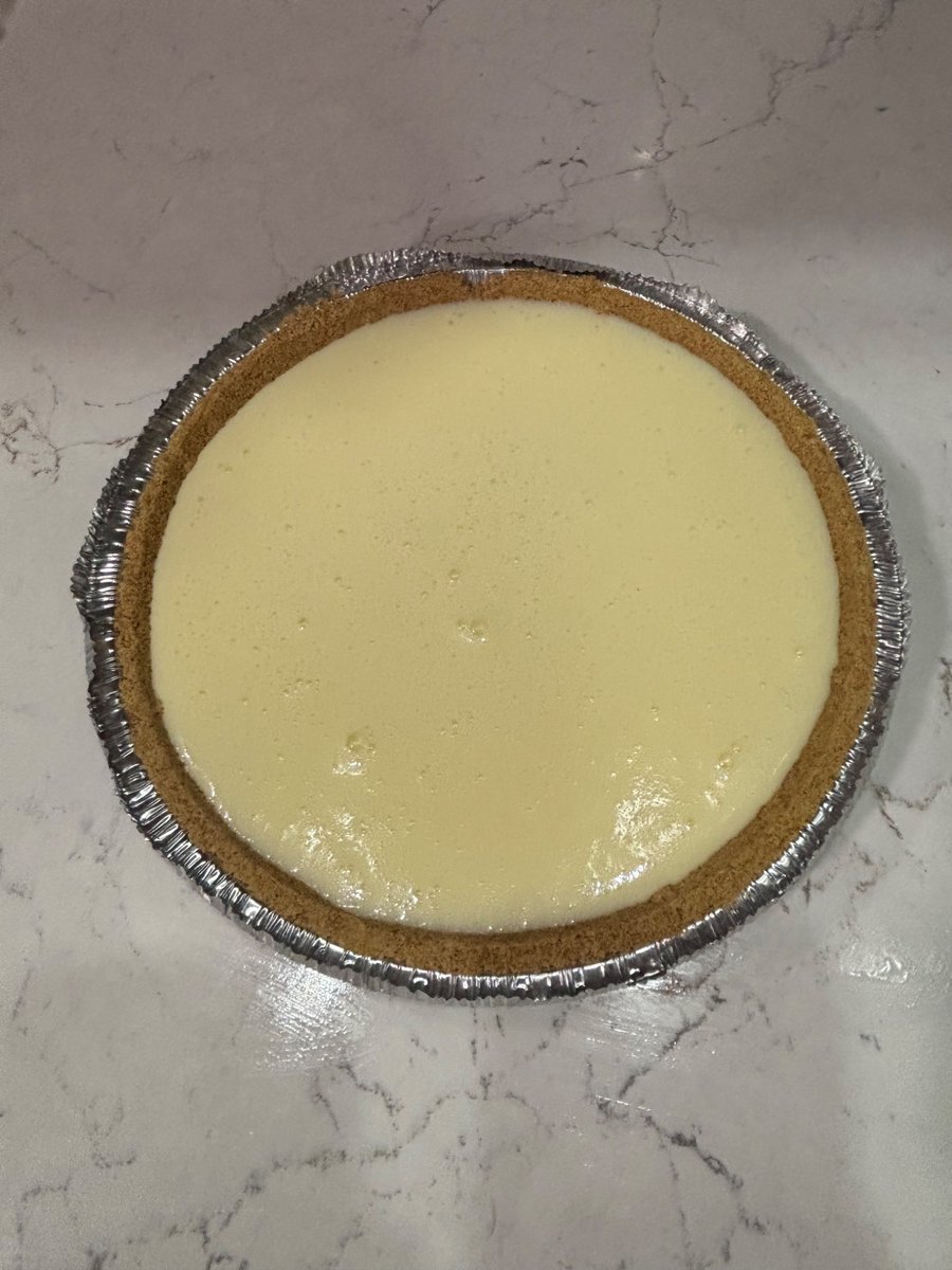 fruitbleach's tweet image. into the oven #cheesecaketwt