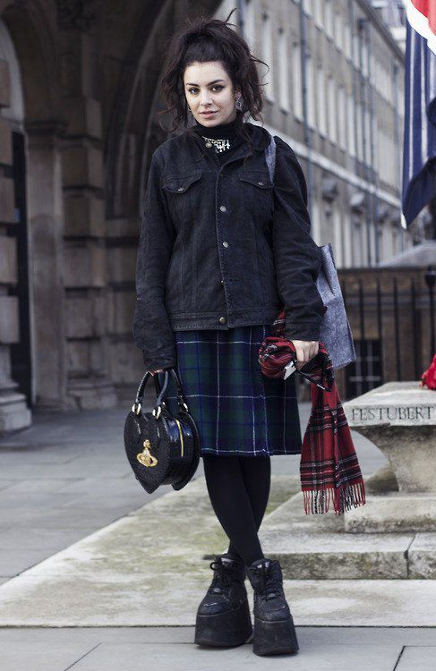 jun3_bug__'s tweet image. #crisis #callsupernanny #please