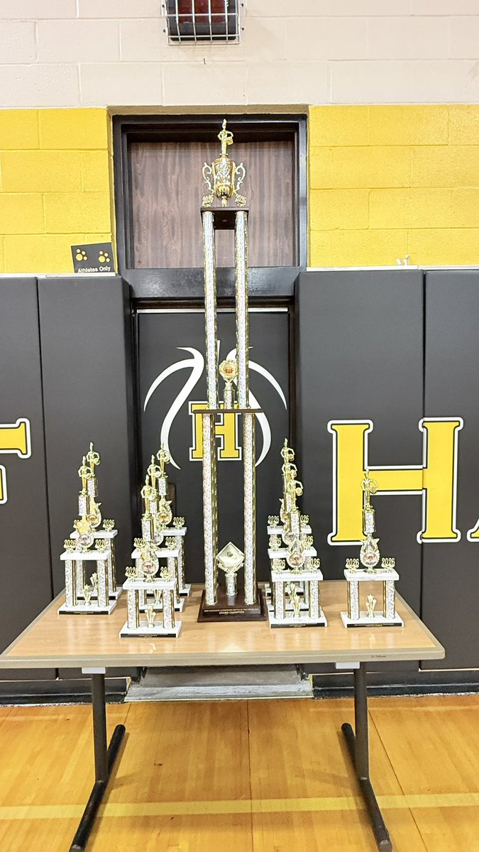 RenferdJoseph's tweet photo. .@AliefISD Shoutout to @AliefHastingsHS @TEXASJROD93 for hosting the High Noon Showdown Drumline competition today. Busy day for me but all worth it. Look at the trophy for 1st place. 7ft tall trophy for the winner today. Who will claim the prize??? https://t.co/tuaguc53eD